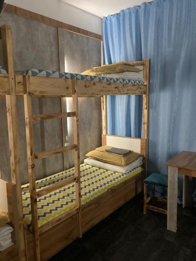 Hostel Del Luna アルマトイ エクステリア 写真