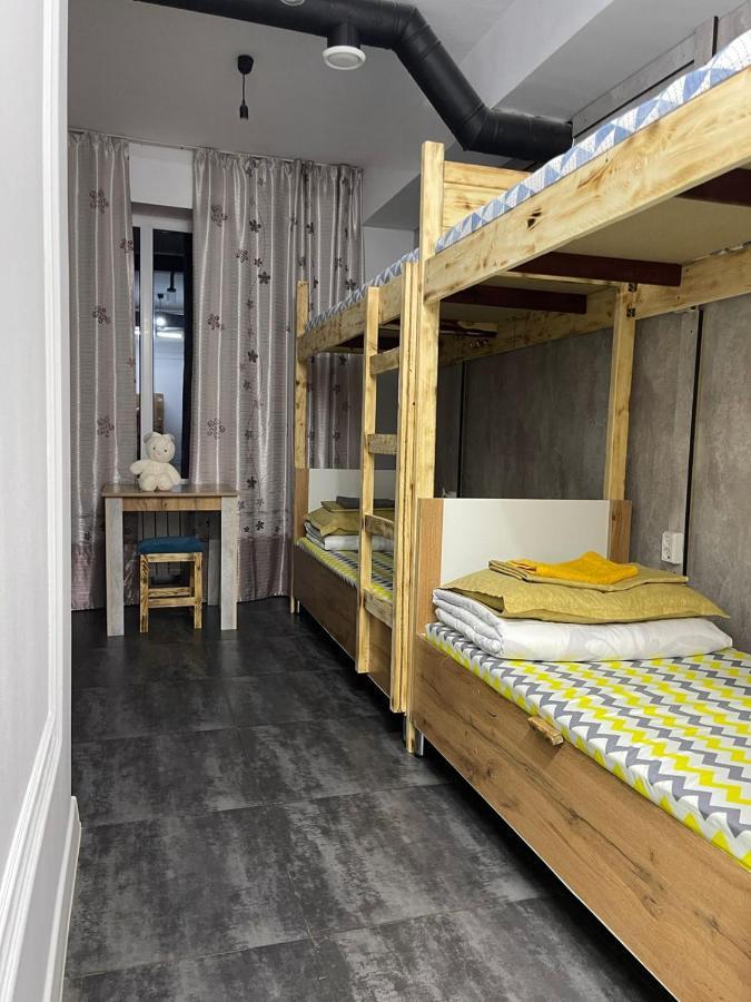 Hostel Del Luna アルマトイ エクステリア 写真