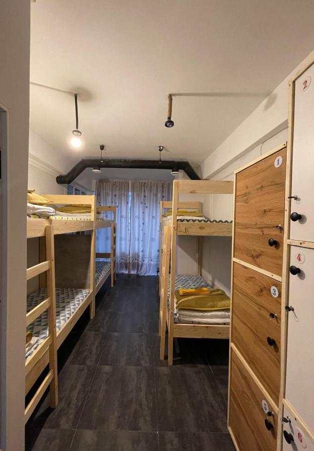 Hostel Del Luna アルマトイ エクステリア 写真