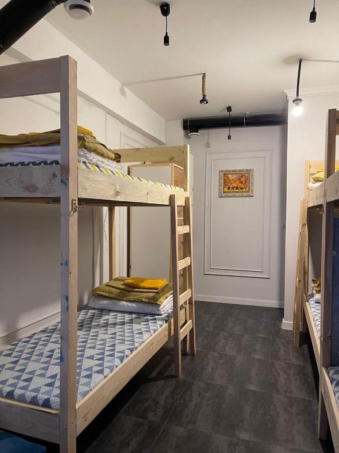 Hostel Del Luna アルマトイ エクステリア 写真