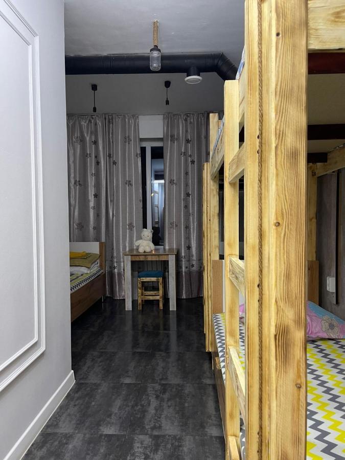 Hostel Del Luna アルマトイ エクステリア 写真