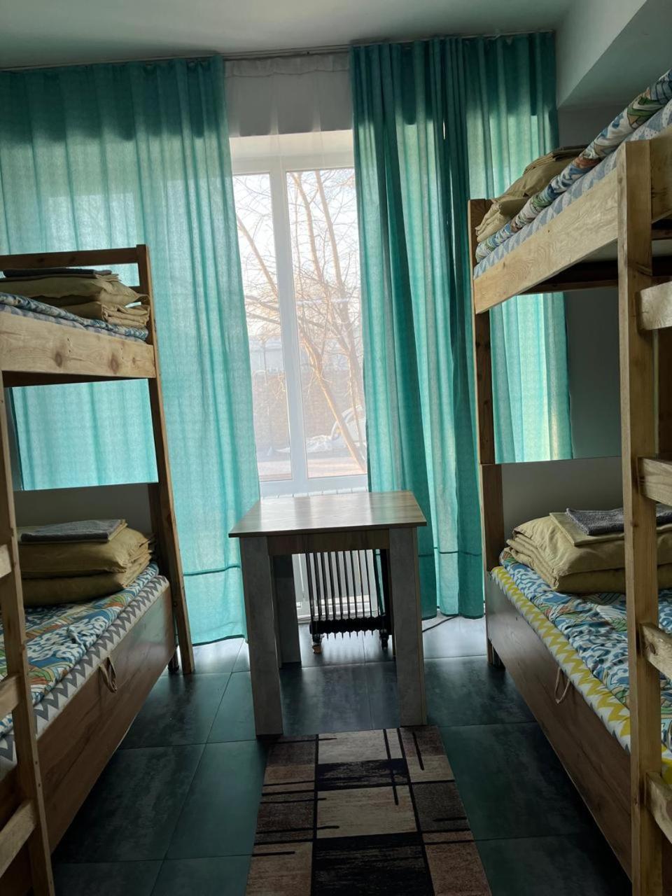 Hostel Del Luna アルマトイ エクステリア 写真