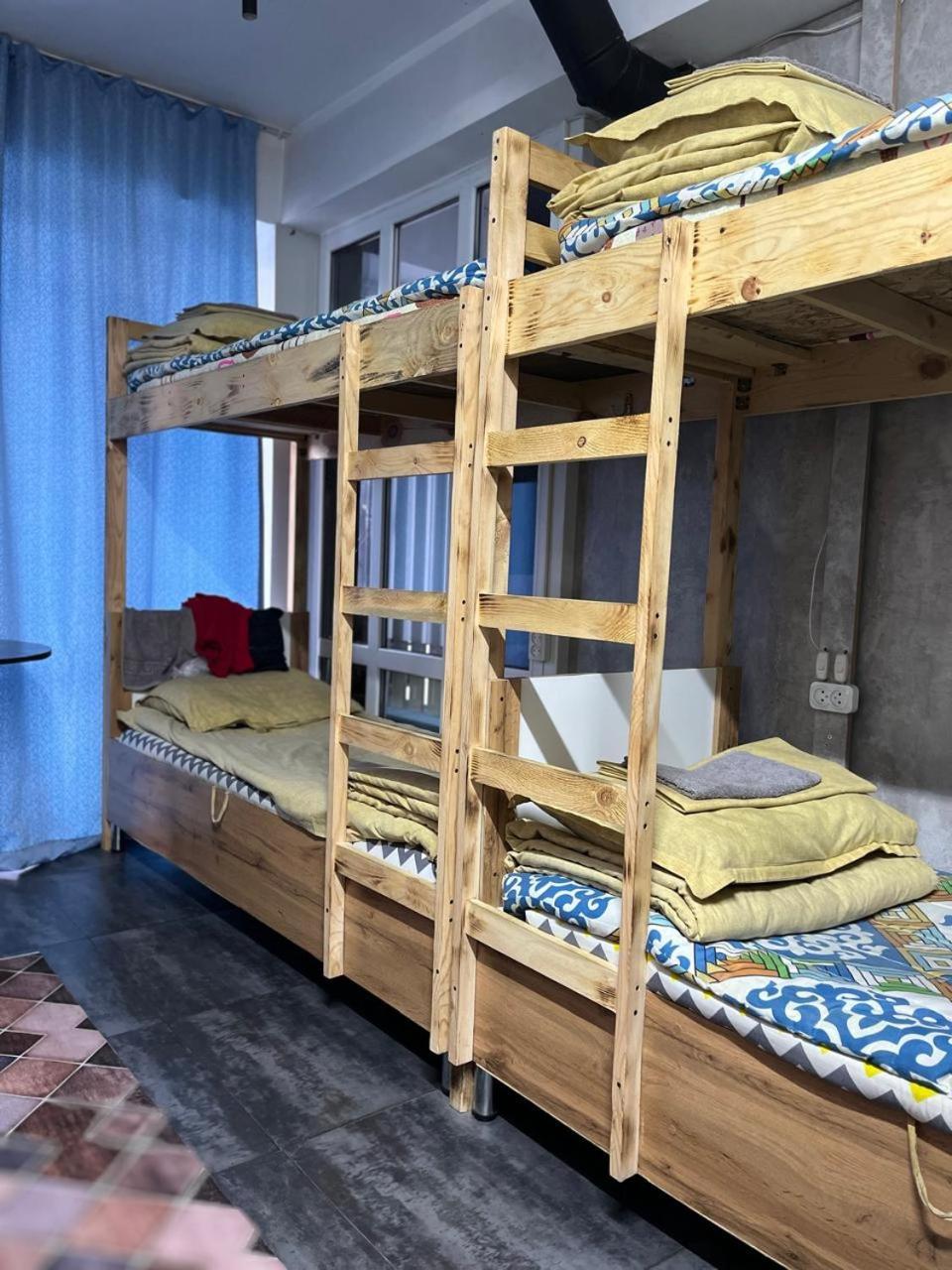 Hostel Del Luna アルマトイ エクステリア 写真