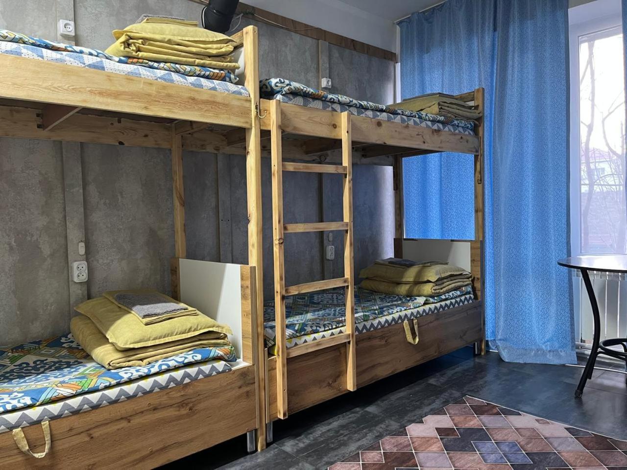 Hostel Del Luna アルマトイ エクステリア 写真